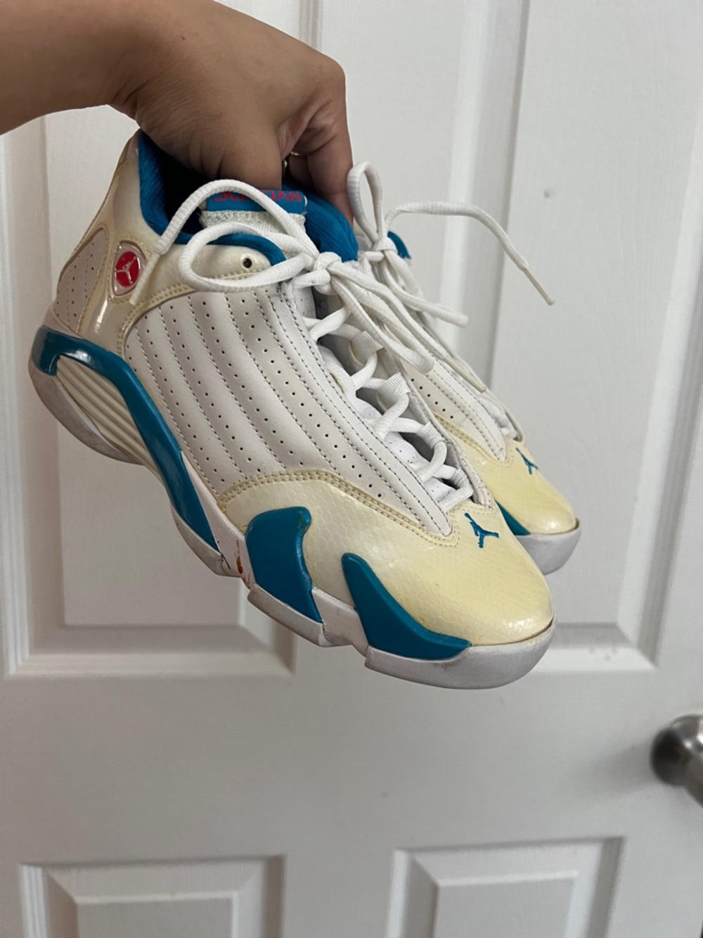 Jordan Low-Top Sneakers in White & Teal